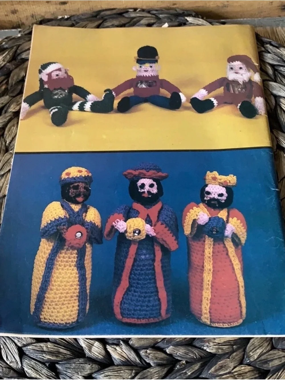 Women's Circle Christmas Book Knitted Snowmen 1981
